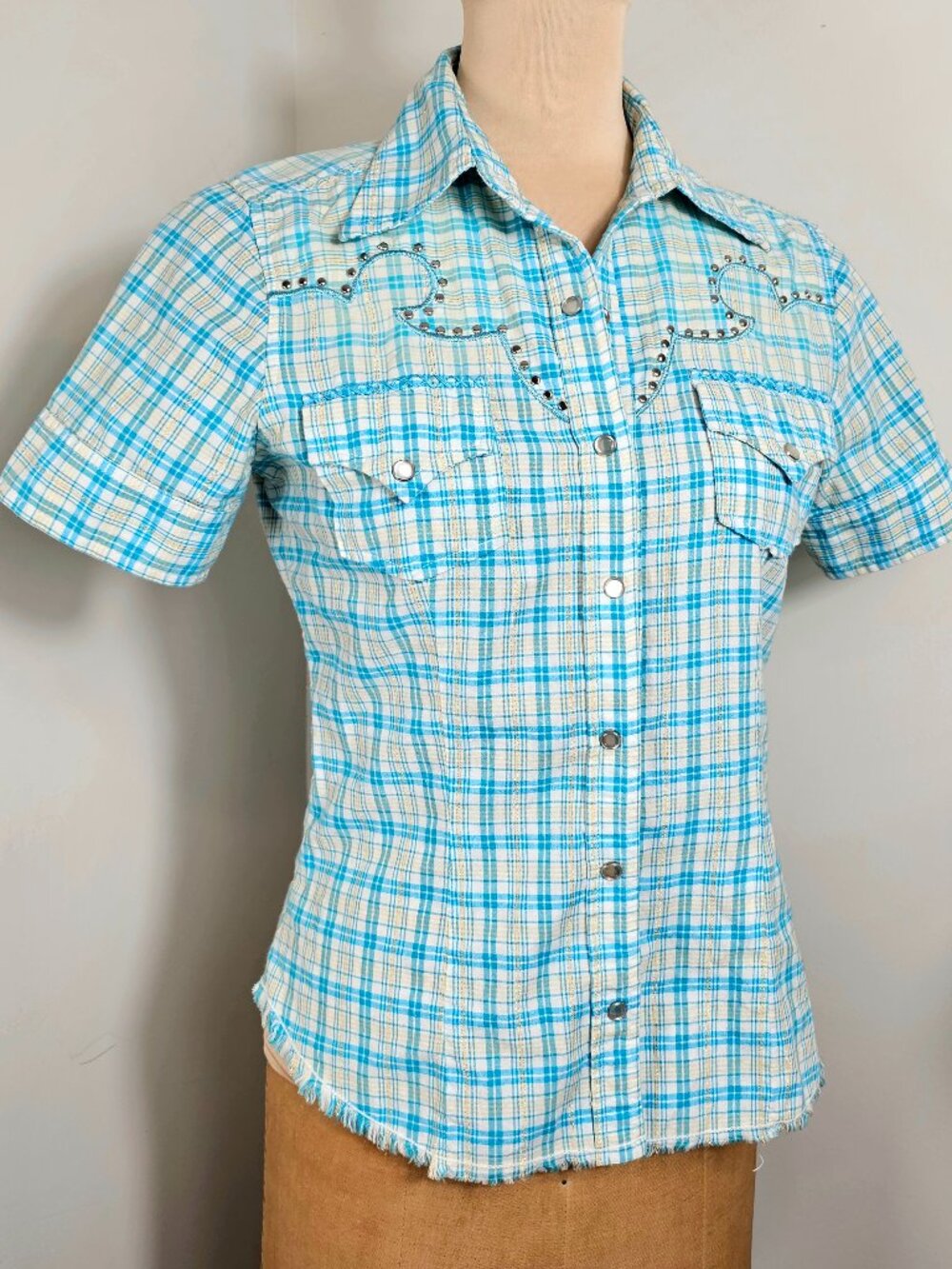 Apartment Blue Plaid Western Pearl Snap Shirt Size M Studded Yoke Gold Lurex